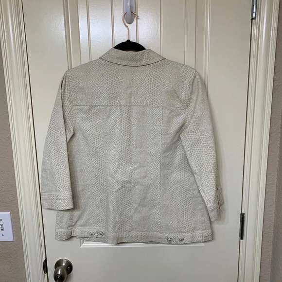 Denim&Co Animal Print Denim Jacket - Picture 6 of 6